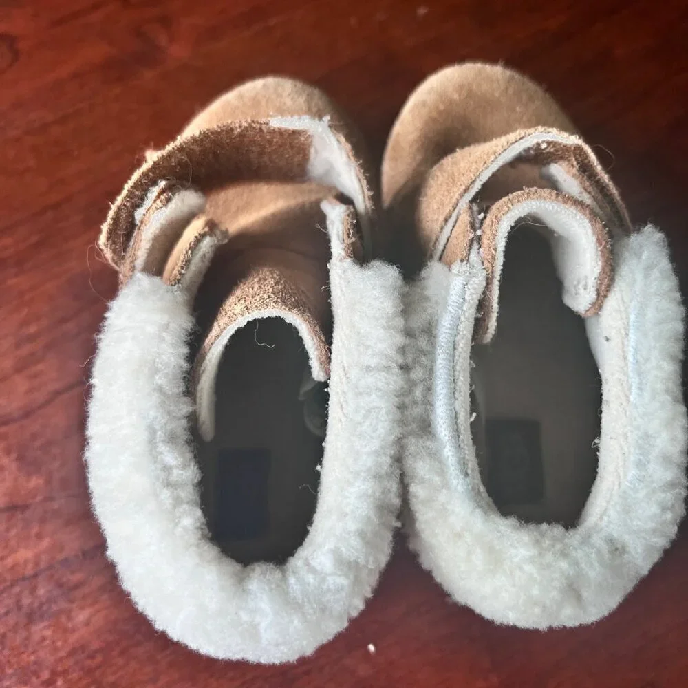 UGG‎ Toddler Suede Shearling Booties Size 8 Tan & White